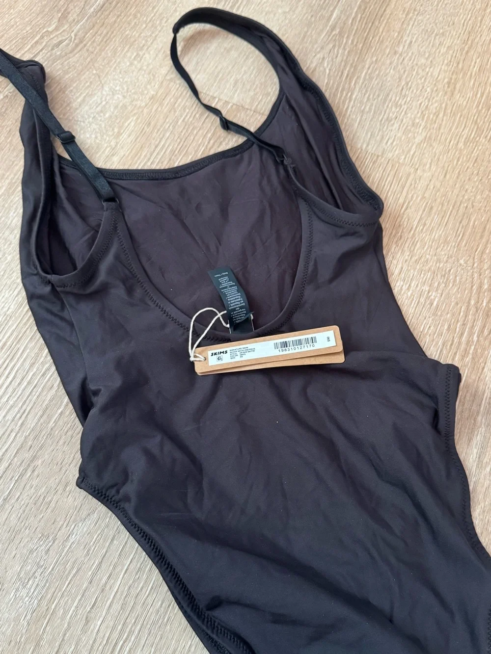 SKIMS SIGNATURE SWIM SCOOP NECK ONE PIECE ONYX XS